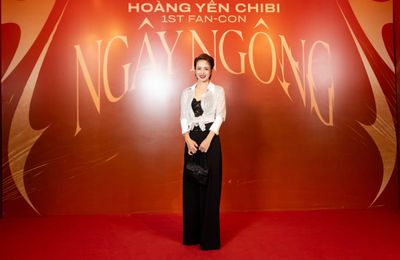 Choáng ngợp trước màn múa kiếm của chị đẹp Thuý Hiền cùng Châu Tuyết Vân tại Fancon Hoàng Yến Chibi