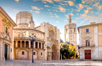 Valencia: Từ cam tươi ngon đến những địa danh huyền thoại