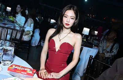 Chiếc váy 'cứu' Jennie khỏi loạt ồn ào mặc hớ hênh