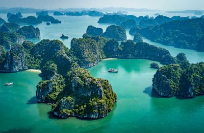 Vì sao Hạ Long luôn nằm trong top điểm đến hàng đầu?