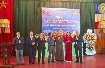 THI ĐÀN BIỆN SƠN: Một thập kỷ tình thơ và cuộc sống