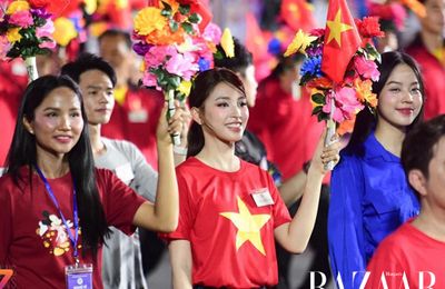 Hoa hậu H’Hen Niê, Thanh Thủy, Tiểu Vy, Ngọc Châu tham gia duyệt binh chào mừng 50 năm thống nhất đất nước