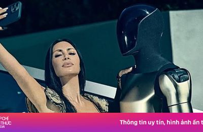 Bộ ảnh tình tứ gây tranh cãi của Kim Kardashian và robot Tesla