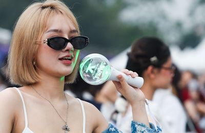Hàng nghìn người đổ về SVĐ Mỹ Đình xem concert cuối Anh trai say hi