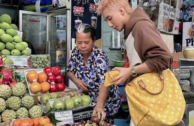 Không chỉ mỗi Sơn Tùng M-TP dùng túi Louis Vuitton đựng trái cây