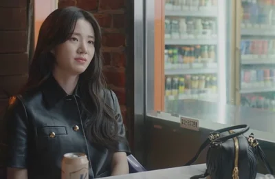 Nữ bác sĩ Pyo Nam Kyung trong Chuyện đời bác sĩ nội trú là nhà sưu tầm túi hàng hiệu