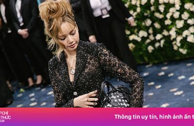 Quần tam giác in mặt người của Lisa gây tranh cãi