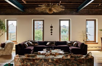 Căn hộ East Village: Tổ ấm Bohemian trên gác mái