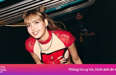 Chuỗi váy áo hở bạo gây tranh cãi của Lisa