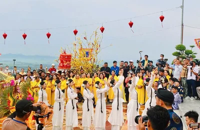 An Giang: Nô nức về Núi Sam dự lễ rước Bà Chúa Xứ