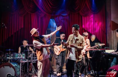 Mini show Hà Lê mừng ..Ấy Lounge sinh nhật 13 tuổi