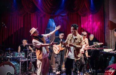 Mini show Hà Lê mừng ..Ấy Lounge sinh nhật 13 tuổi