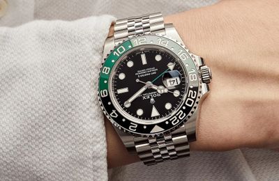 Cận cảnh đồng hồ Rolex 16.000 USD tổng thống tặng đội tuyển Indonesia
