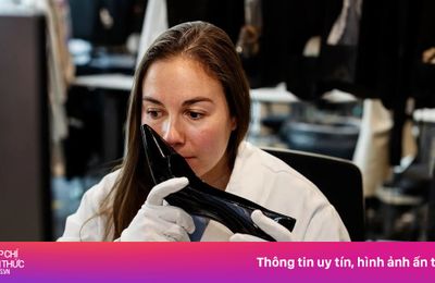Ngửi mùi, soi đèn UV để kiểm tra hàng hiệu 'siêu giả'