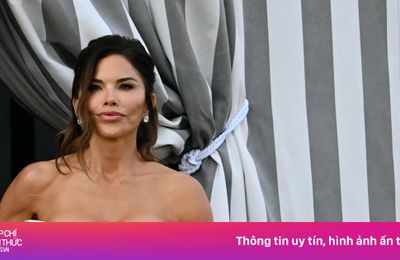 Váy xẻ sâu, bó sát phủ khắp 'siêu đám cưới' của tỷ phú Jeff Bezos
