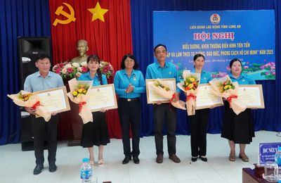 Long An: Khen thưởng 34 tập thể, cá nhân tiêu biểu trong phong trào học tập và làm theo lời Bác