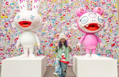 Triển lãm Stepping on the Tail of a Rainbow: Khám phá thế giới của Takashi Murakami qua lăng kính vạn hoa