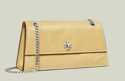 Tony Burch đổ bộ Front Row cùng BST túi Kira Turnlock