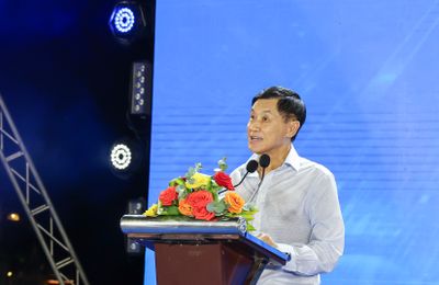 Ông Johnathan Hạnh Nguyễn đồng hành cùng 1.050 học sinh khó khăn Khánh Hòa
