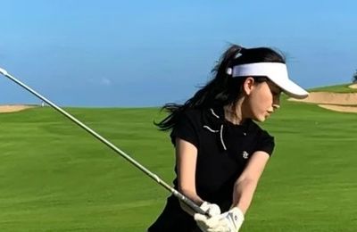Trào lưu đến sân golf 'săn' hàng lưu niệm