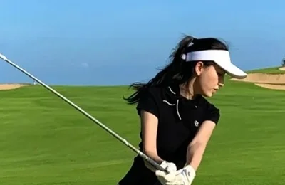 Trào lưu đến sân golf 'săn' hàng lưu niệm