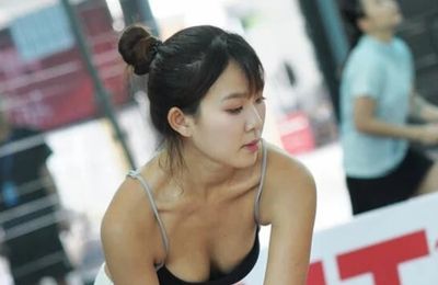 Vén váy trên sân pickleball có đáng bị chỉ trích?
