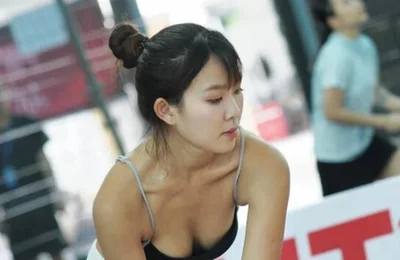 Vén váy trên sân pickleball có đáng bị chỉ trích?
