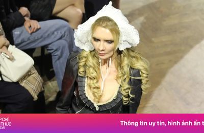 'Nữ hoàng phông bạt' lại theo mốt 'không quần'