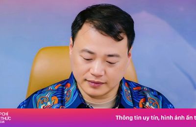 Thấy gì từ sơ mi hoa của Shark Bình?
