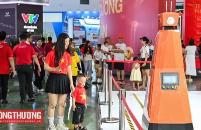 Robot tự động của Nhà máy Thủy điện Sơn La lần đầu được giới thiệu tại triển lãm quốc gia
