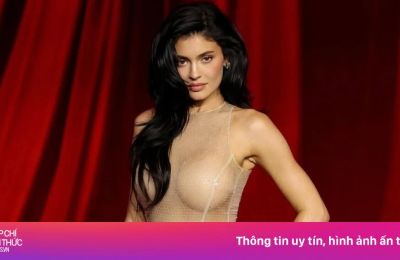 Váy khỏa thân 'hết cửa' trong năm 2026?