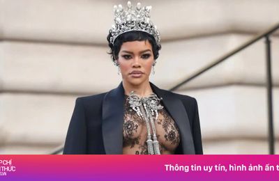 Chiếc váy xuyên thấu gây sốc ở Paris