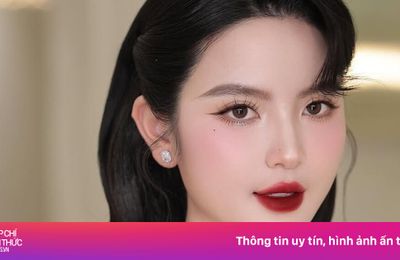 Vợ Quang Hải quyến rũ với áo dài cổ yếm