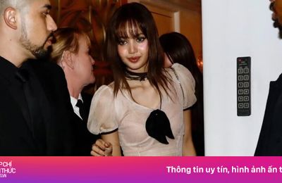 Lisa lại mặc váy xuyên thấu
