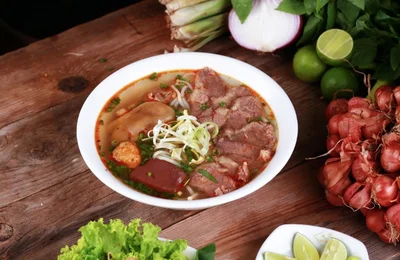 Ăn gì ở Huế trong 1 ngày? – Hành trình ẩm thực ở cố đô mộng mơ