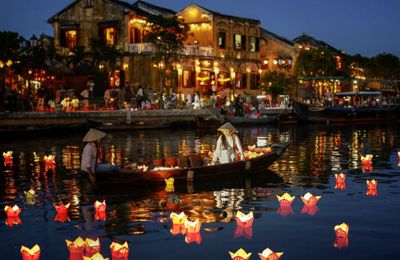 Hoa đăng – Vũ điệu ánh sáng trên mặt nước
