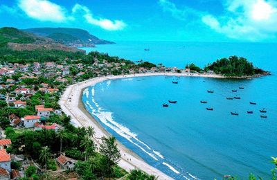 Hành trình về cội nguồn du lịch tâm linh và trải nghiệm hấp dẫn tại biển Quỳnh