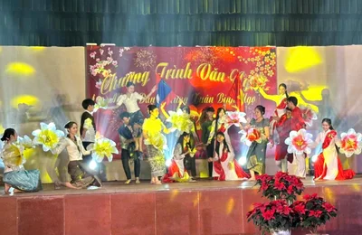 Tết xa quê thêm ấm lòng lưu học sinh Lào