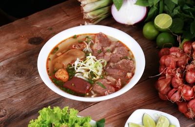 Ăn gì ở Huế trong 1 ngày? – Hành trình ẩm thực ở cố đô mộng mơ