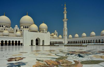 Thánh đường Sheikh Zayed: Nơi nghệ thuật và tín ngưỡng hòa làm một