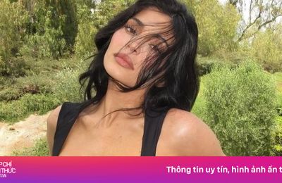 Kylie Jenner kể hoảng loạn khi mang thai ở tuổi 19
