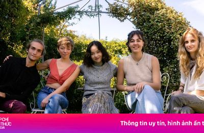 Hoàng Quyên đi ngược dòng