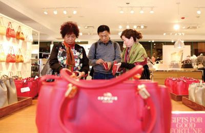 Kinh nghiệm mua hàng outlet tại Mỹ của hướng dẫn viên