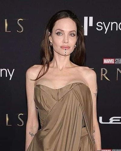 Angelina Jolie xuất hiện như một nữ thần tại buổi công chiếu "Chủng tộc bất tử" (Eternals)