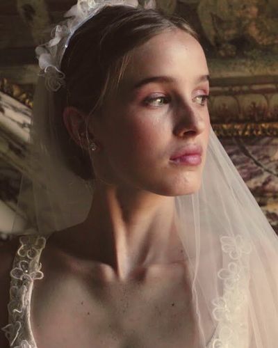 BST ELIE SAAB Bridal Fall 2022 bức chân dung cô dâu vương giả
