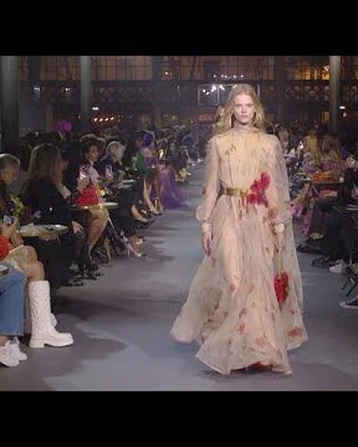 Bộ sưu tập mới cho mùa Xuân Hè 2022 của Valentino