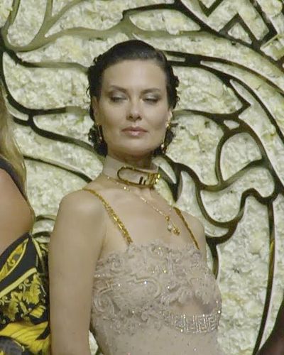 BST Fendace- Đánh dấu màn hợp tác kinh điển từ hai nhà mốt Ý Versace và Fendi