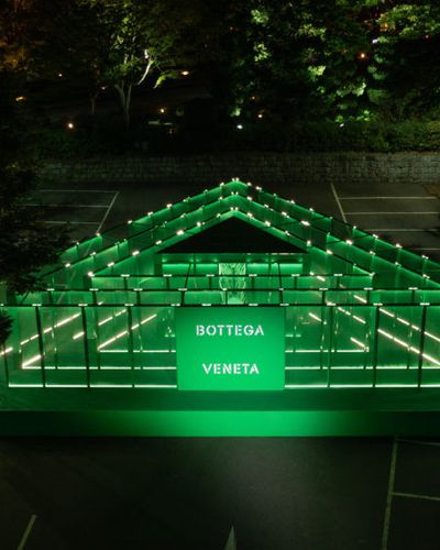 Lạc vào "mê cung xanh vẹt" của Bottega Veneta ở Seoul