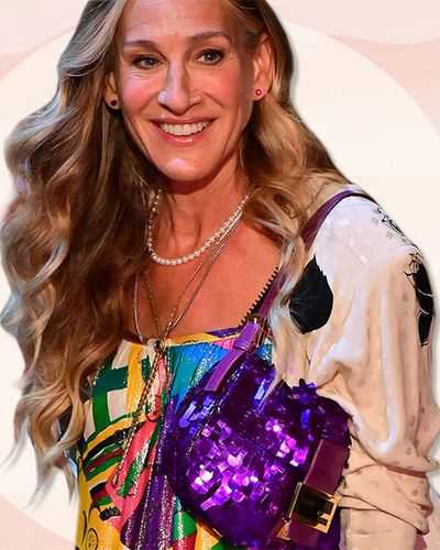 Chiếc túi Baguette nổi tiếng của Carrie Bradshaw đã chính thức trở lại màn ảnh sau khi bị … “đánh cắp”