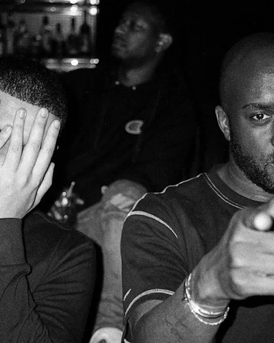 Drake tưởng nhớ Virgil Abloh qua một hình xăm ý nghĩa